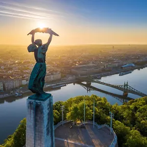 https://hotel-kristal.inbudapesthotels.com